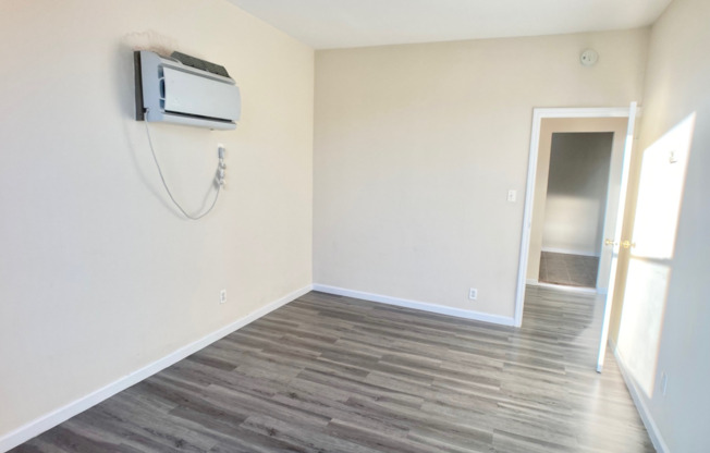 1 bed, 1 bath, $2,050, Unit 2R