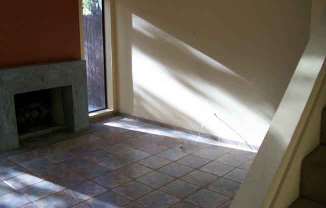 Large 2 Bed 2 Bath Townhouse