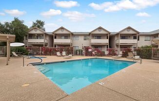 Awesome 2bd/2ba Condo close to Tempe Town Lake, ASU, Sky Harbor, Freeway Access and Light Rail.