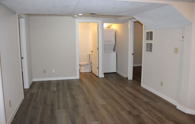 3 beds, 1 bath, $990, Unit Thurston 1004 BSMT