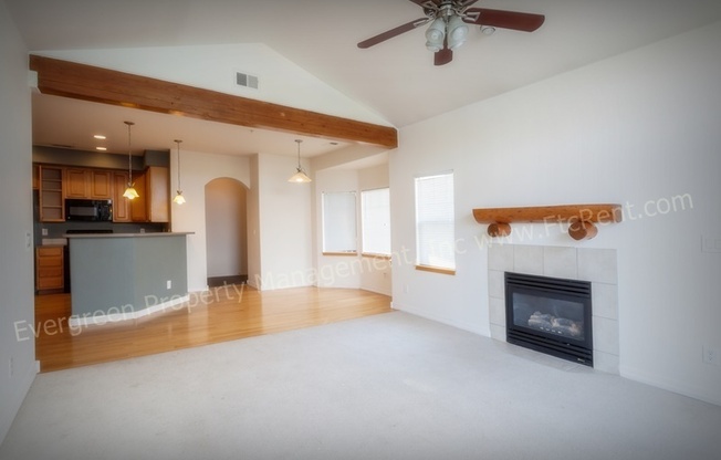 2 Bedroom, 2 Bath with Amazing Views in Fort Collins!