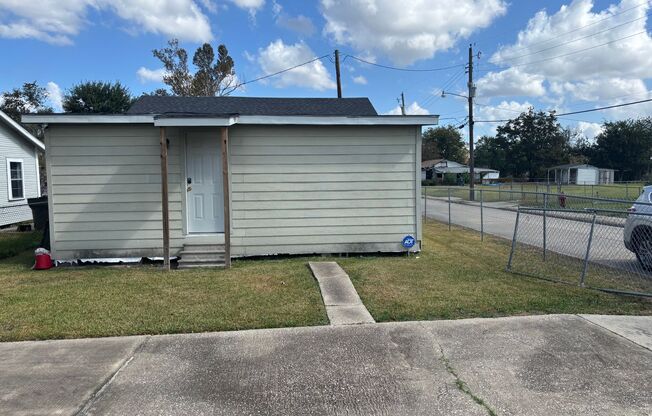 3 beds, 1 bath, $975