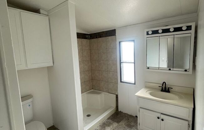 2 beds, 1 bath, 970 sqft, $1,100, Unit 108