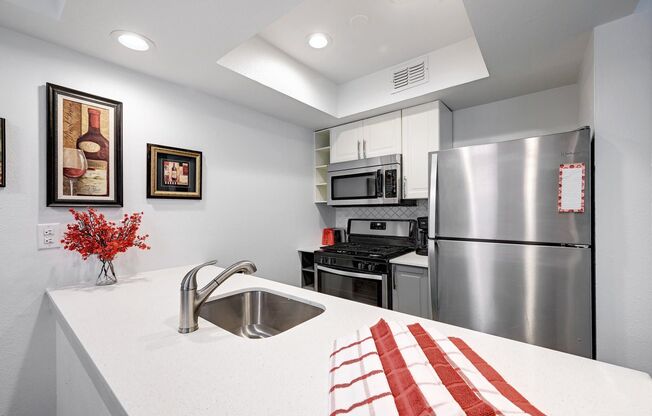 2 beds, 1 bath, 860 sqft, $1,749, Unit 105