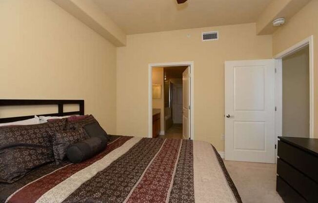 1 bed, 1.5 baths, 1,000 sqft, $1,590