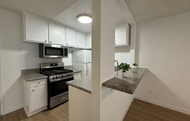 2 beds, 1 bath, $2,225, Unit 072#205