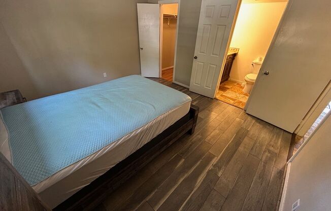 1 bed, 1 bath, $995, Unit # #T 3