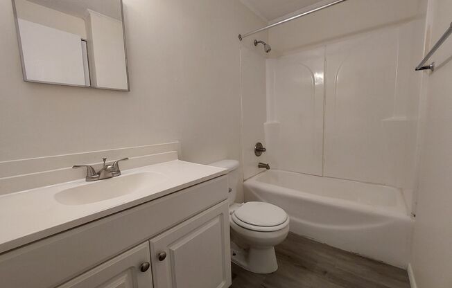 1 bed, 1 bath, 575 sqft, $1,050, Unit Unit #30