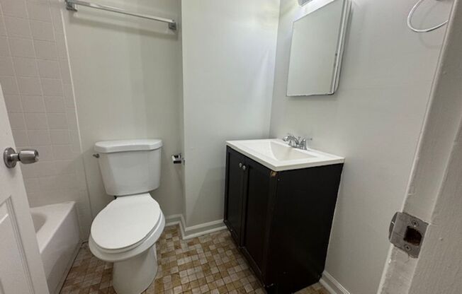 2 beds, 1 bath, 800 sqft, $1,759, Unit 5717 Hobart St. #37