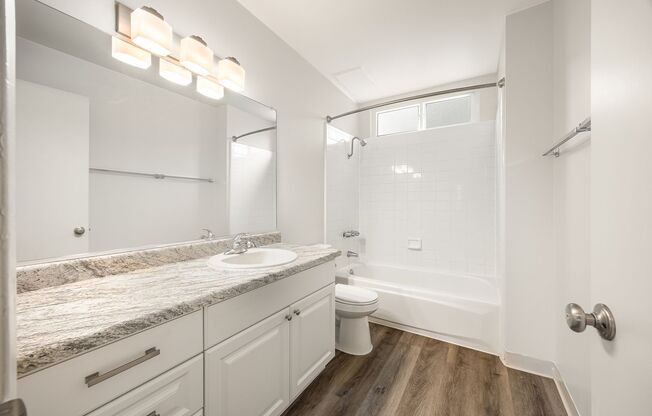 2 beds, 1 bath, 905 sqft, $1,470, Unit 18