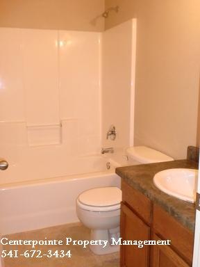 2 beds, 1 bath, $1,200, Unit Bass5269