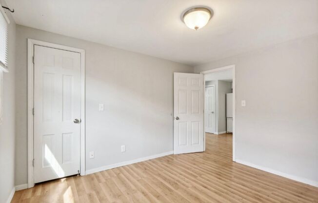 3 beds, 1 bath, $1,500, Unit 6223