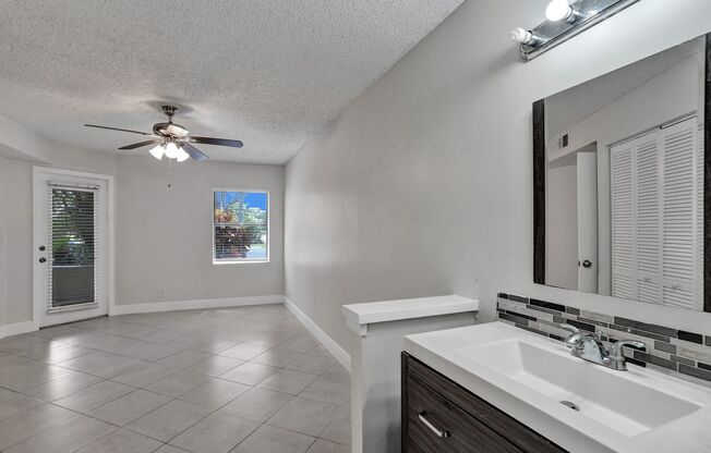 2 beds, 2 baths, $2,000, Unit APARTMENT 407