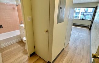 Studio, 1 bath, 302 sqft, $1,175, Unit 405