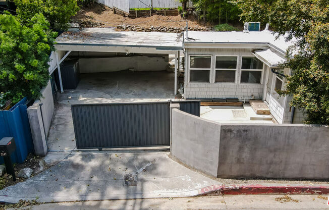 2147 N BEVERLY GLN BLVD