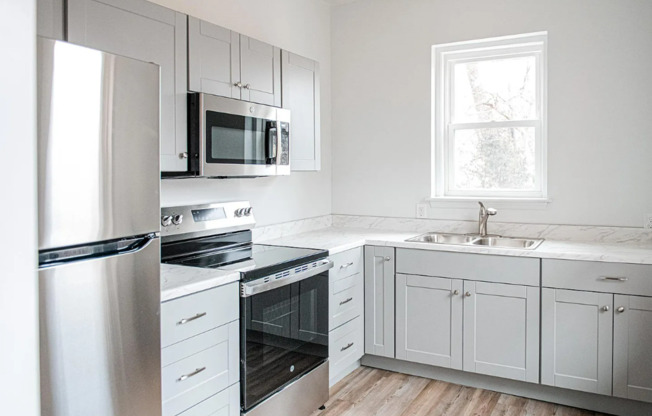 4 Bedroom 1 Bathroom Rowhome in Lancaster!