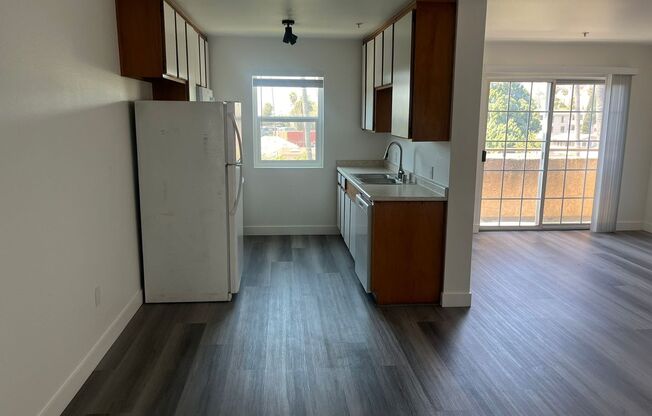 2 beds, 1 bath, 800 sqft, $2,400