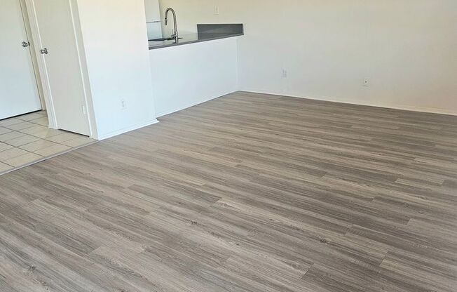 1 bed, 1 bath, 700 sqft, $1,124, Unit LAW11-307