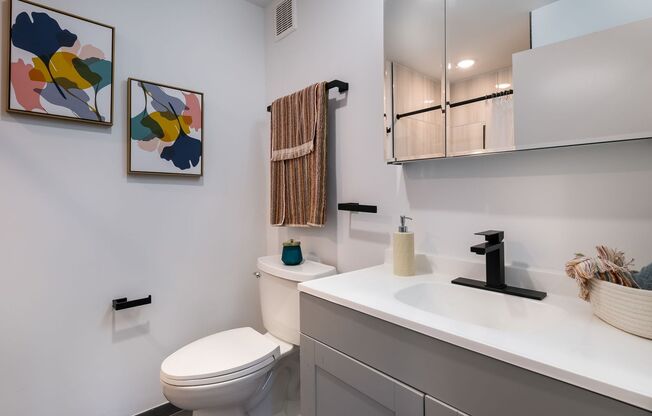 2 beds, 2 baths, 793 sqft, $2,500, Unit 4415 Chestnut - Standard 2 Bedroom