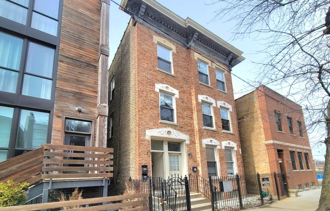 882 MARSHFIELD