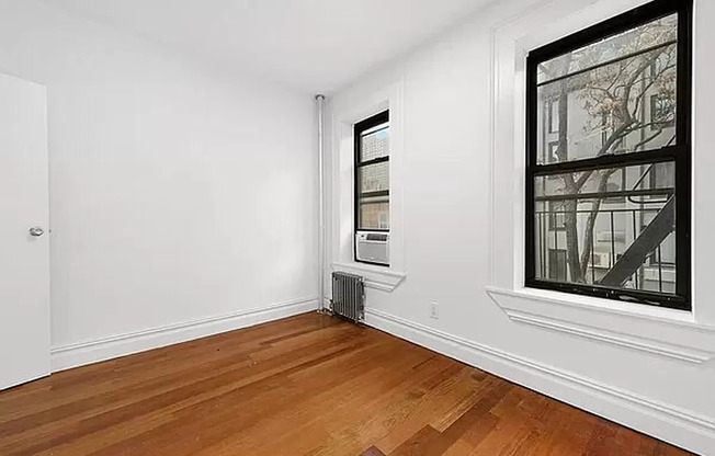 208 E 82 ST