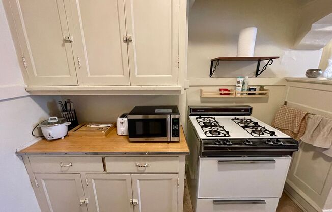 1 bed, 1 bath, $995, Unit 107