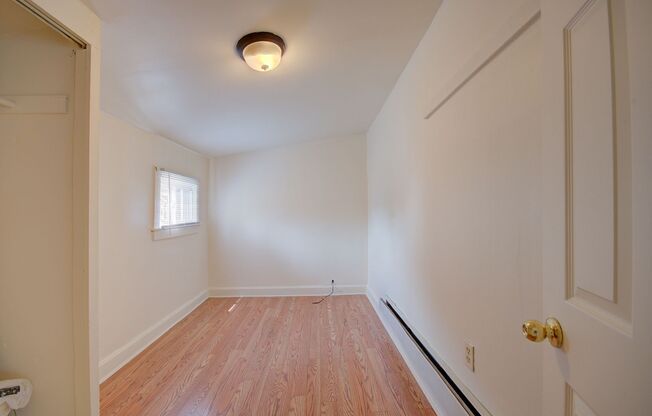 2 beds, 1 bath, $1,025, Unit 521 N Chicago St