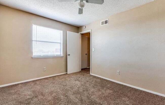 2 beds, 1 bath, $1,500, Unit # 218