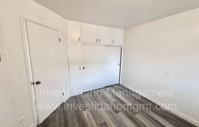 1 bed, 1 bath, 680 sqft, $1,125, Unit 820 1/2 N Meridian Rd