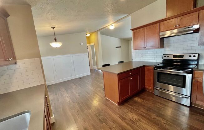 3 bed/2 bath- Modern Comfort in a Peaceful SE Portland Setting