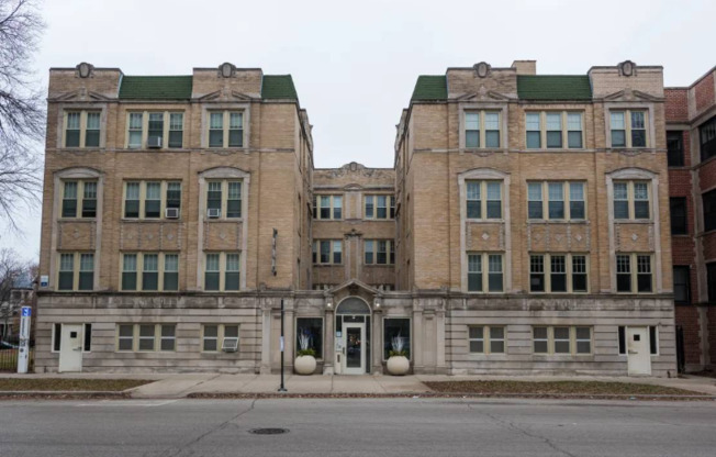 1320 E HYDE PARK BLVD