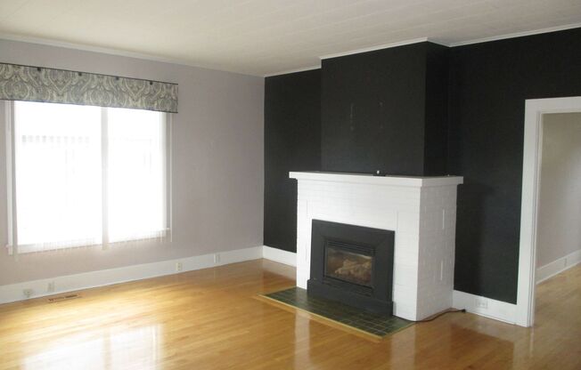 3 beds, 1 bath, $1,895