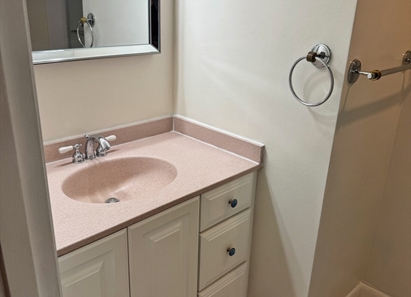 2 beds, 1.5 baths, 980 sqft, $2,595, Unit A104