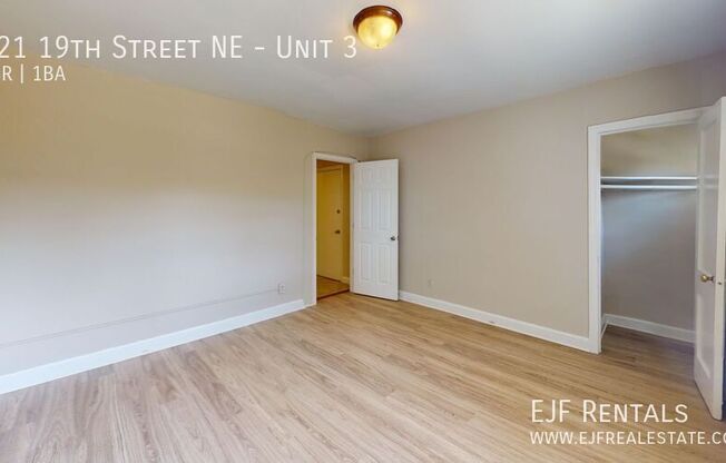 921 19 ST NE
