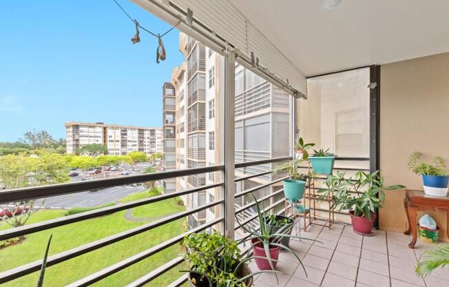 2 beds, 2 baths, 1,100 sqft, $2,000