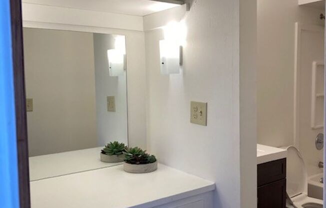 Studio, 1 bath, 400 sqft, $1,000, Unit Hudson Heights Bldg B-18