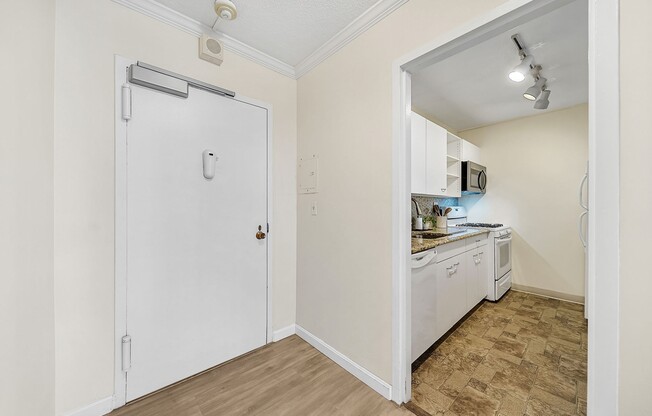 1 bed, 1 bath, 899 sqft, $3,100, Unit 7H