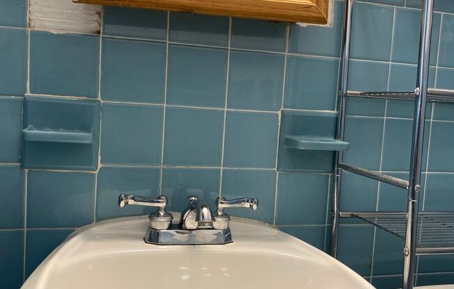 1 bed, 1 bath, $1,225, Unit 5800 Howe - 2