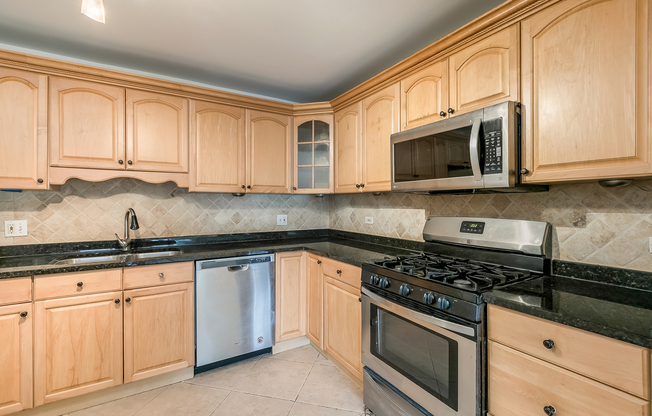 1328 Webford Ave
