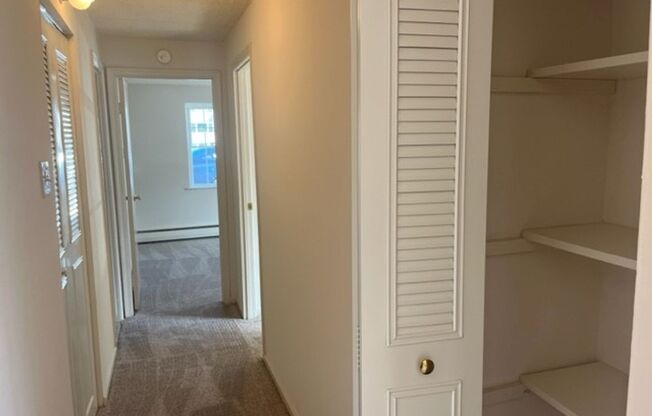 2 beds, 1 bath, 900 sqft, $1,425, Unit 716