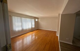 1 bed, 1 bath, $1,300, Unit 5451-1N