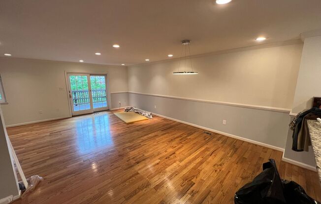 Gorgeous 4 Bed 3.5 Bath End-Unit Townhome With Deck & Yard In Tysons Court