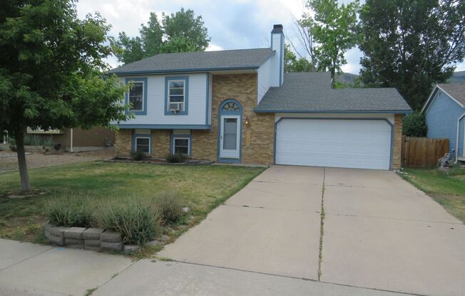 Scenic 4-bedroom in Northwest Colorado Springs