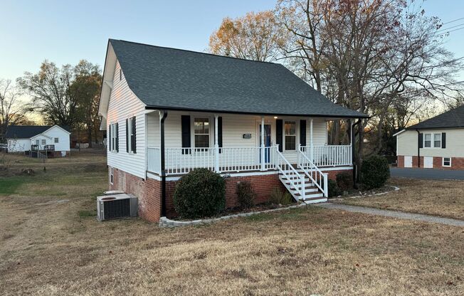 Fully remodeled, 2 bed 1 bath house, Walk to downtown Kannapolis!