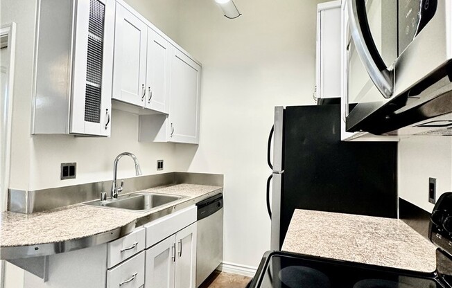 2 beds, 1 bath, 850 sqft, $2,200, Unit 604