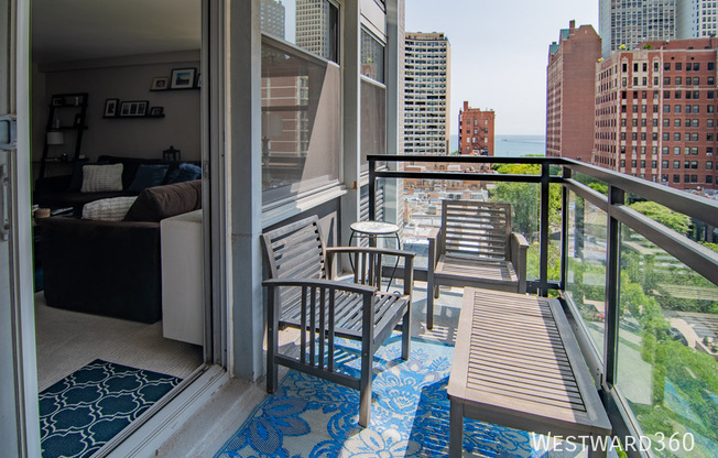 30 E ELM ST