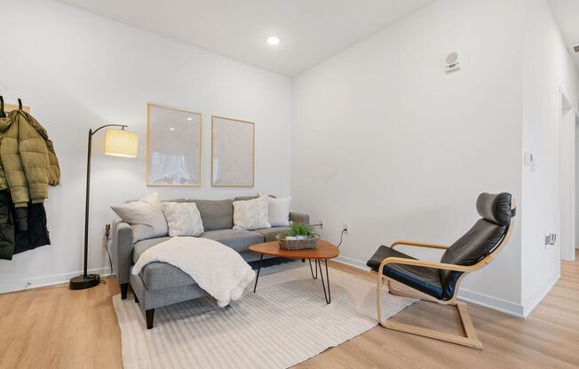 2 beds, 1 bath, 728 sqft, $1,635, Unit 406
