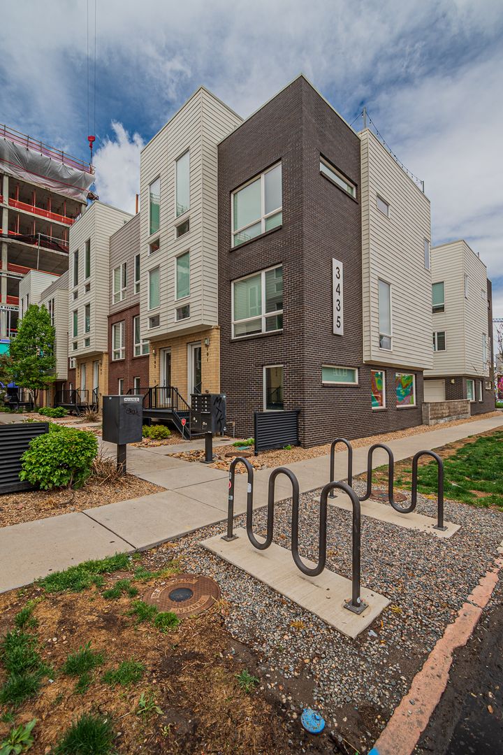 Modern 2BD, 3BA RiNo Townhome with Garage and Rooftop Deck