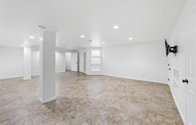 3 beds, 3 baths, 2,383 sqft, $2,295, Unit Kerstyn Drive 287