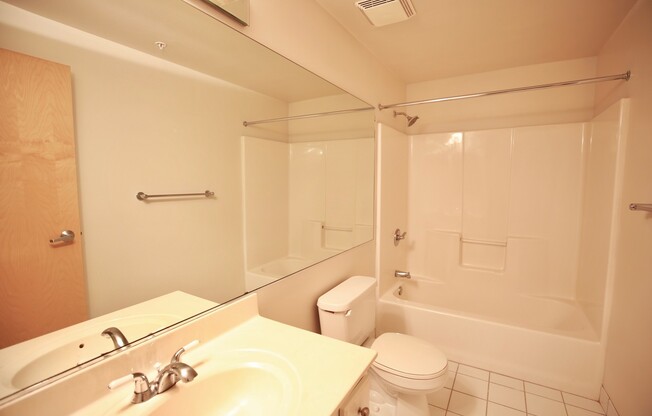 1 bed, 1 bath, 630 sqft, $1,225, Unit 821